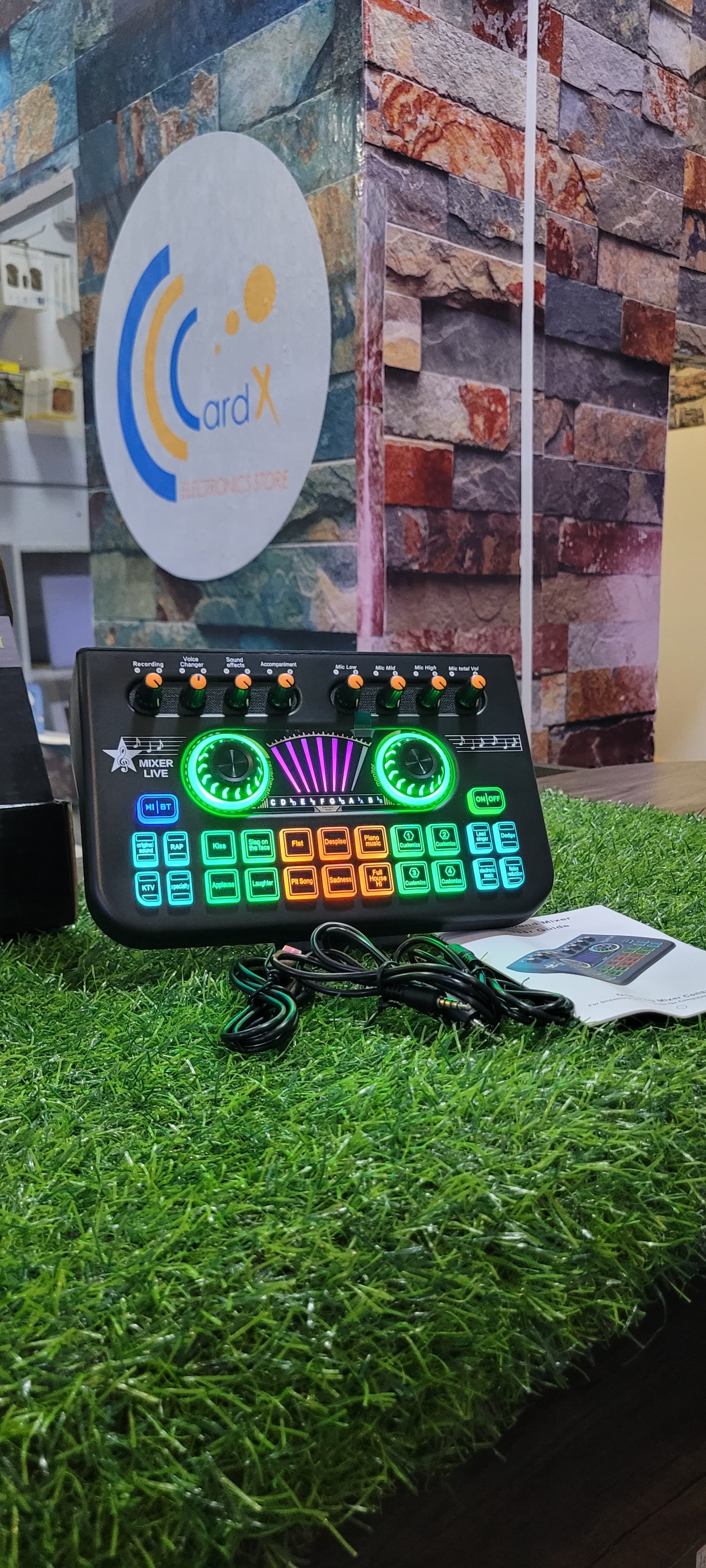 Professional Digital Live Audio Mixer & Sound Card - Podcast & Streaming Voice Changer